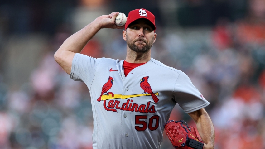 Goldschmidt hits two homers as Wainwright, Cardinals beat Reds