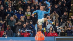 &#039;Of course I would be nervous&#039; – Haaland makes Fulham pay the penalty as 10-man Man City go top