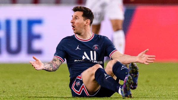 Lionel Messi poses in new PSG kit as he silences any rumours of transfer  return to Barcelona