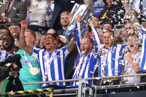 Last-gasp Josh Windass goal sends Sheffield Wednesday into Championship