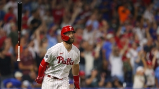 Phillies move past Mets into first place, Brewers edge Giants