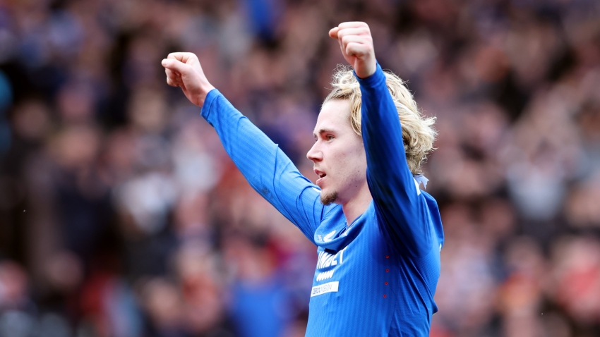 Rangers 5-2 Dundee: Cantwell and Wright keep Celtic&#039;s title party on hold