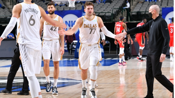 Carlisle hails Doncic, Porzingis after Mavs win fourth straight