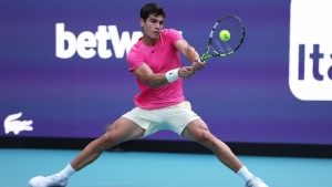 Alcaraz downs Bagnis in Miami opener, Zverev knocked out by wild card