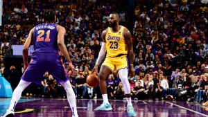 NBA: James stars for Lakers with 32 points in win over Durant, Suns