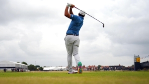 Early starters battle overcast conditions as Tommy Fleetwood shares Open lead