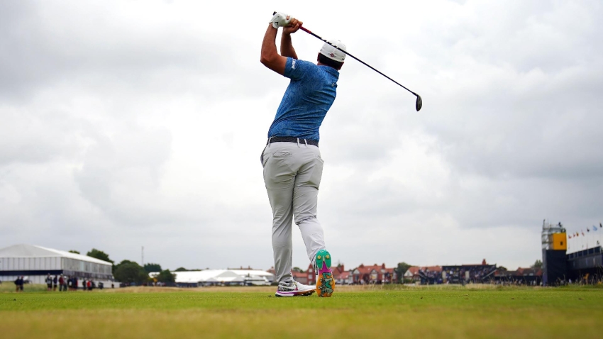 Early starters battle overcast conditions as Tommy Fleetwood