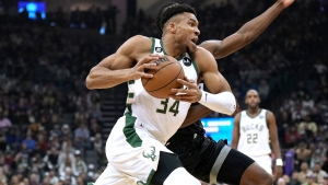 Giannis and the Bucks overpower the Kings, Klay stays hot in Warriors win