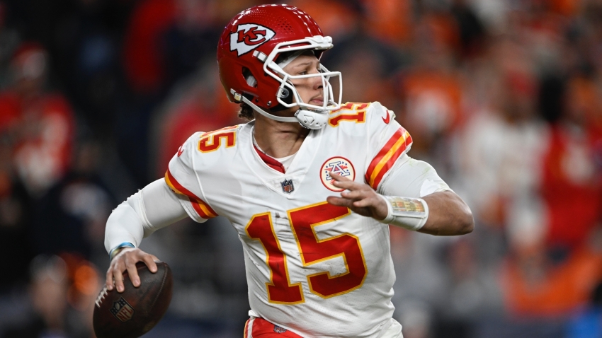 Mahomes heaps praise on Chiefs defense for stepping up amid turnover-laden display