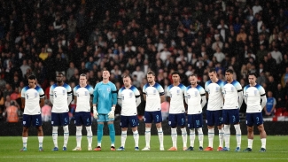 England and Australia observe silence for those killed in Israel and Gaza