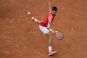 Cameron Norrie hits Novak Djokovic with smash but is well beaten in Rome
