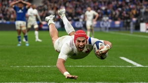 Six Nations: France 37-10 Italy