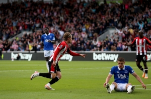 Dominic Calvert-Lewin on target in Everton’s victory at off-colour Brentford