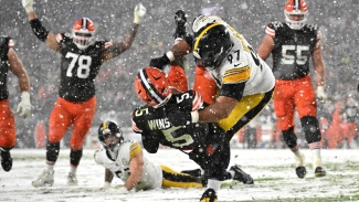 Browns score late touchdown to end Steelers&#039; streak in snowy contest