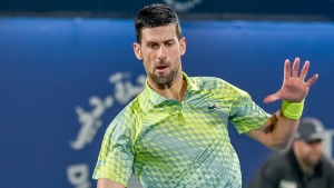 Djokovic maintains winning streak to set up semi-final against Medvedev