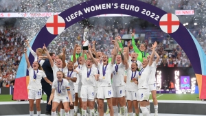 Women&#039;s Euros: Football finally &#039;comes home&#039; for England thanks to Toone and Kelly