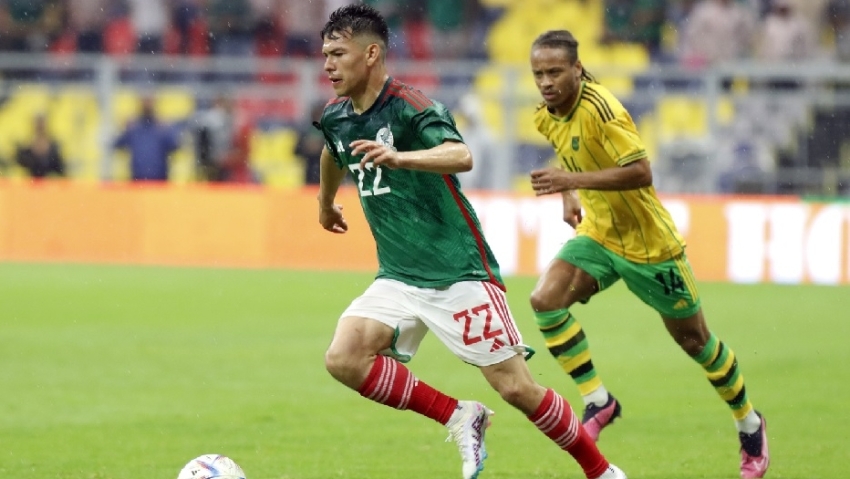 Mexico&#039;s Hirving Lozano being tracked by Jamaica&#039;s Bobby Reid during their exciting 2-2 draw in Mexico City on Sunday.