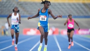 Lyston runs sizzling 11.14 at Central Champs
