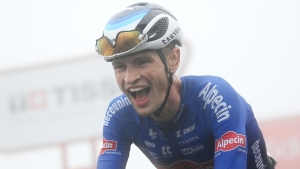 Vuelta a Espana: Vine victorious as Aussie star climbs to more glory