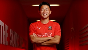 Southampton bolster defence with Sugawara signing