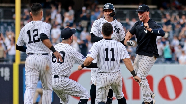 Frelick leaping catch preserves no-hit bid in 10th, Yankees and