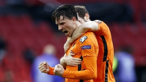 Netherlands 2-0 Latvia: Berghuis and De Jong get Oranje off the mark