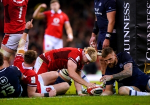 Wales coach Alex King demands ‘no fear’ approach to England showdown