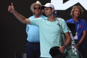 Daniil Medvedev battles into Australian Open semi-finals