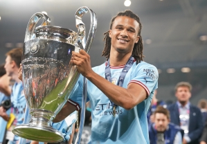 Nathan Ake extends Manchester City contract to 2027