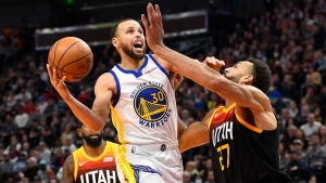 Curry lifts fast-finishing Warriors past streaking Jazz, DeRozan hits another buzzer beater