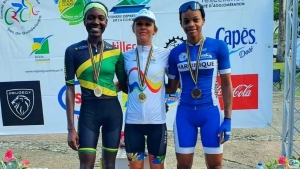 (from left) Jamaica&#039;s Llori Sharpe, Guadeloupe&#039;s Clemence Briche and Kellieanne Julus of Martinique, share a photo opportunity.