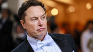 Elon Musk jokes about buying Man Utd