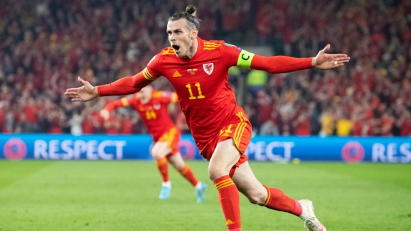 Brilliant Bale brace secures Wales play-off final as Sweden leave it late