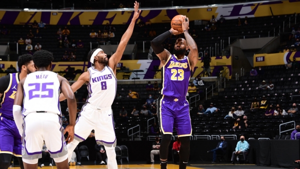 LeBron returns for Lakers, Tatum ties Bird&#039;s record in Celtics fightback