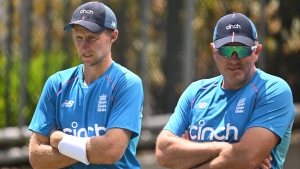 Ashes 2021-22: Root backs Silverwood to stay on as England coach