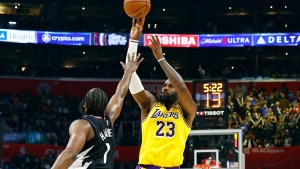 NBA: James scores 19 of 34 in 4th quarter as Lakers rally to stun Clippers