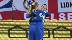 Erin Cuthbert nets twice as Chelsea beat Hacken to top Champions League group