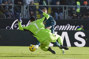 Kenan Yildiz makes his mark as Juventus battle past Frosinone