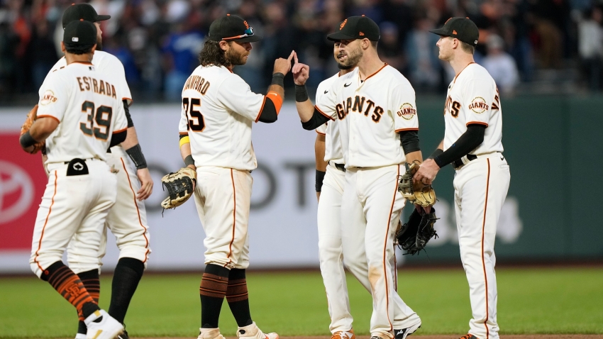 Giants best in the west after downing Dodgers, Ray makes Blue Jays history