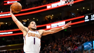 Booker sets franchise record as Suns win eighth straight, Cavs down Giannis&#039; Bucks