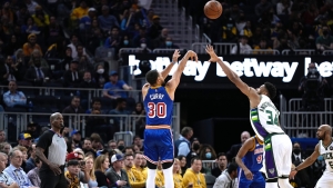 NBA Game of the Week: Warriors look to ease road woes against Bucks
