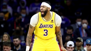 Lakers star Davis reveals X-ray on wrist came back negative after injury scare