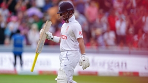 Ben Duckett out for 98 as aggressive England fight back in second Ashes Test