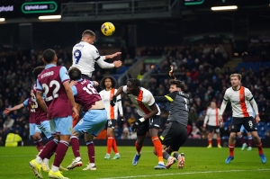Vincent Kompany frustrated as Burnley held by Luton