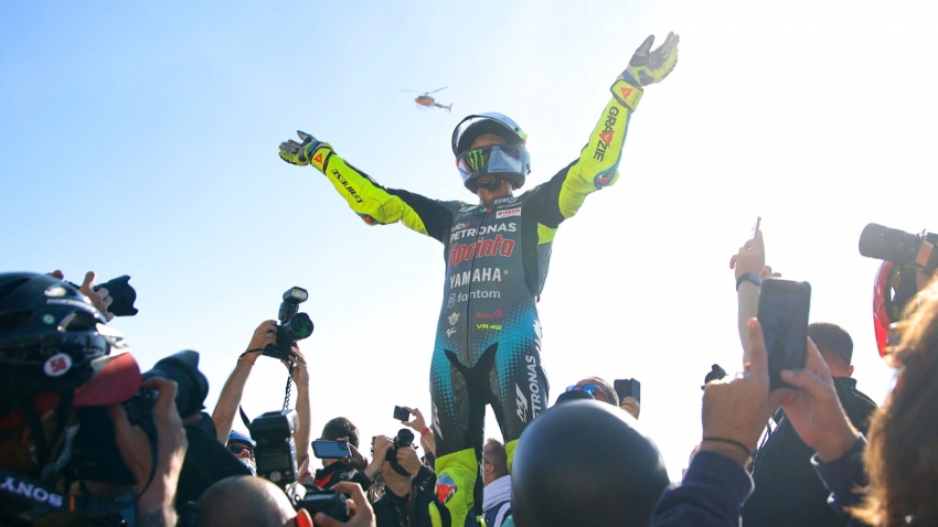 Rossi brings MotoGP career to a close with 10th-placed finish as Bagnaia wins in Valencia