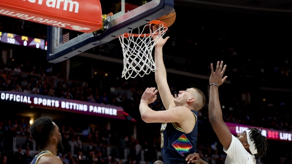 Jokic scores 37 as Nuggets avoid sweep, Pelicans level series