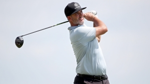 Scott Piercy rides hot putter to three-stroke lead at 3M Open