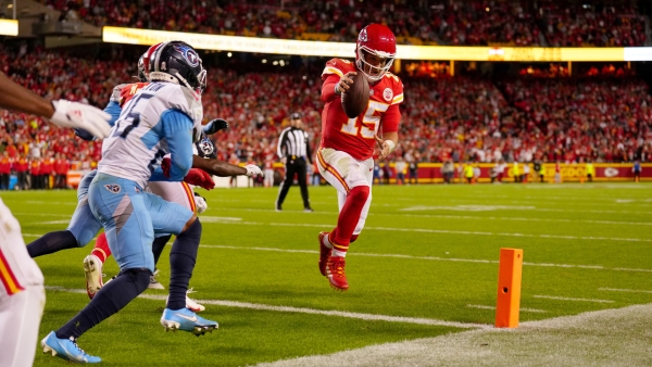 How Patrick Mahomes' night of career highs spurred Chiefs comeback vs.  Titans - The Athletic