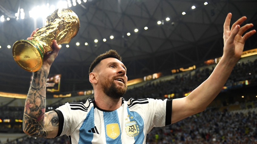 Giải vô địch bóng đá thế giới 2022 Lionel Messi 4K tải xuống hình nền: Hình nền ấn tượng về World Cup 2022 và Messi sẽ là sự lựa chọn hoàn hảo để trang trí cho thiết bị của bạn. Chất lượng 4K và độ sắc nét tuyệt vời sẽ giúp bạn tận hưởng những giây phút sống động như một fan hâm mộ đích thực.