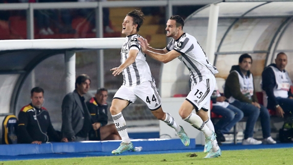 Milik Scrambles in Juventus' Winner for 1-0 Victory over Previously  Unbeaten Lecce in Serie A